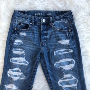 NWOT!! Distressed AE Mom Jeans